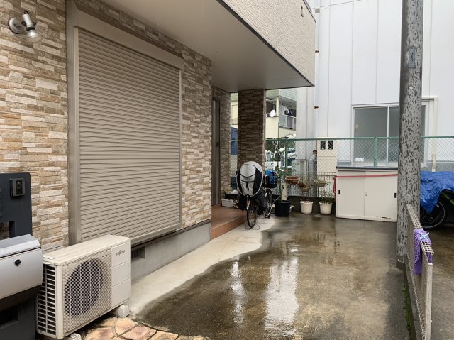 足立区大谷田３丁目中古戸建の駐車場|ワンボックスカーも駐車可能な大きさです！