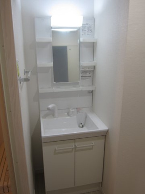 【洗面所】 | リラス空港通り | 別号室の写真になります。現況優先。