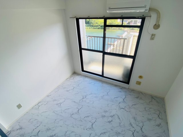 ホワイトパレス山口Ⅰ番館の洋室