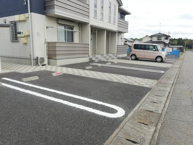コフレ・ドールＡの駐車場
