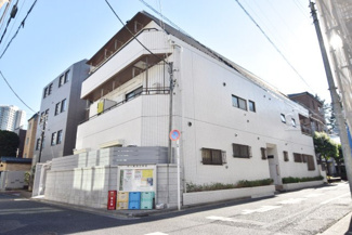 【外観】 | 手入れの行き届いた外壁やエントランスなど、「見ればわかる」レベルで清潔感を保ったマンションです。築年数を感じさせない姿で皆様をお出迎えします。～即日のご見学可能～　お問合せはお気軽にどうぞ。