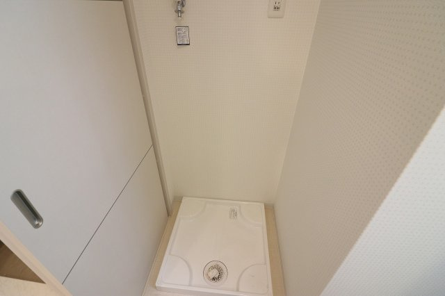 【設備】 | コンフォール京橋 | 室内に洗濯機置けます