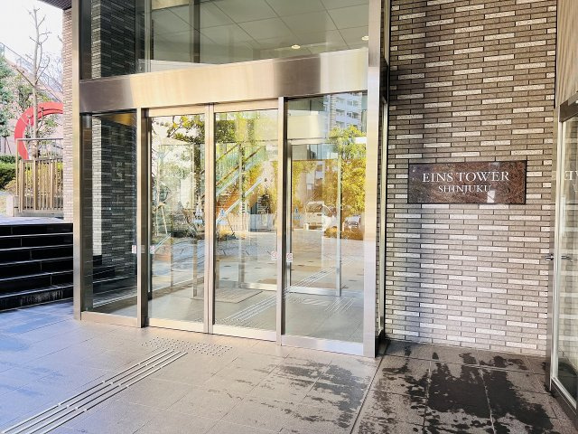 新宿アインスタワーのエントランス