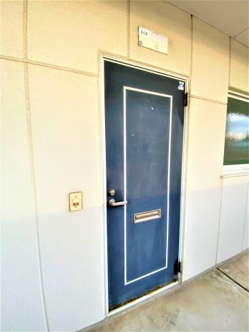 岩滑イーストハイツの玄関