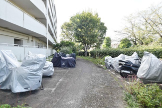 【駐車場】 | バイク置き場。空き区画の有無や駐輪料金、サイズおよび排気量規定などについては、改めてお問い合わせください。～即日のご見学可能～　お問合せはお気軽にどうぞ。