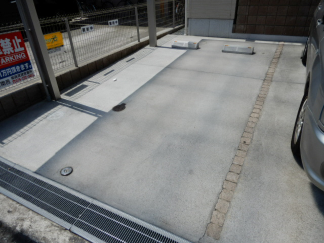フルール加古川の駐車場