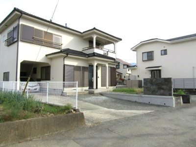 【駐車場】 | 【再生住宅】山梨市東後屋敷 | カースペースがあります