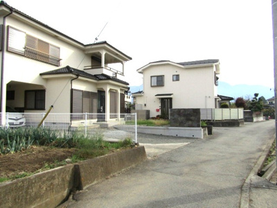 【前面道路含む現地写真】 | 【再生住宅】山梨市東後屋敷 | 前面道路含む現地写真です