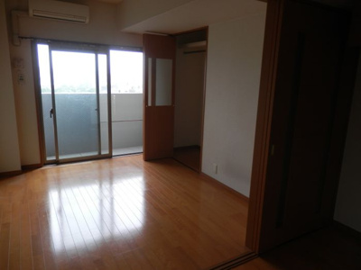 【居間・リビング】 | ローズモント・フレア博多 | 別号室の写真になります。現況優先。