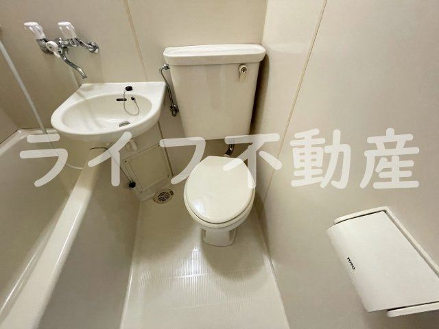 カントリーハウスのトイレ|コンパクトで使いやすいトイレです