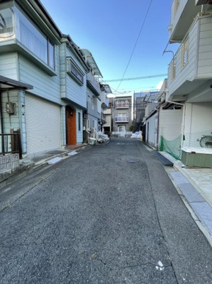 【前面道路含む現地写真】 | 高槻市津之江北町中古戸建 | 前面道路幅員：4.6ｍ