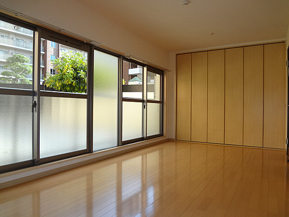 諏訪山ハウスの居間・リビング