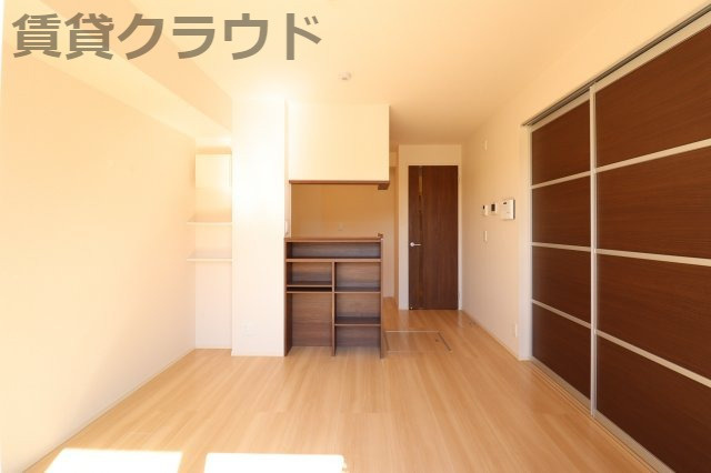 ベルカーサの居間・リビング|気持ちがいい日差しが入ってくる明るいリビングです！