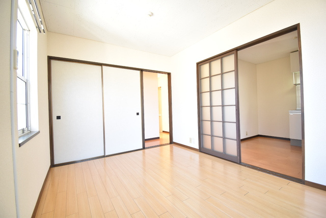 【洋室６帖】角部屋・2面採光のお部屋です★