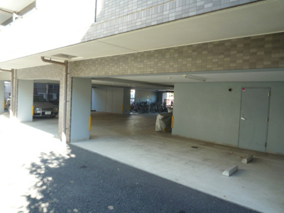 ★敷地内駐車場★（有料・要空き確認）