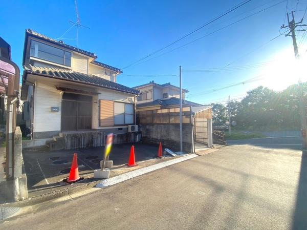 貴志川町岸宮中古戸建の前面道路含む現地写真