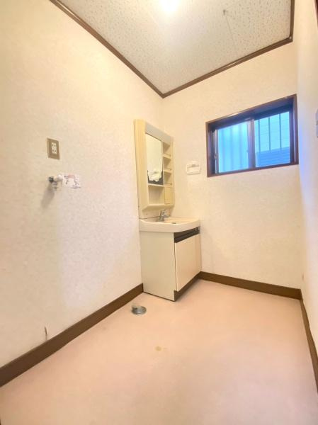 貴志川町岸宮中古戸建の独立洗面台