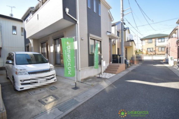 西区佐知川　中古一戸建て②の前面道路含む現地写真