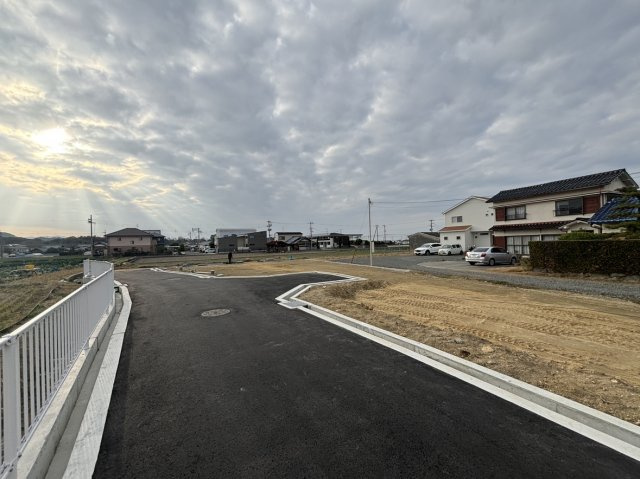 【前面道路含む現地写真】の画像