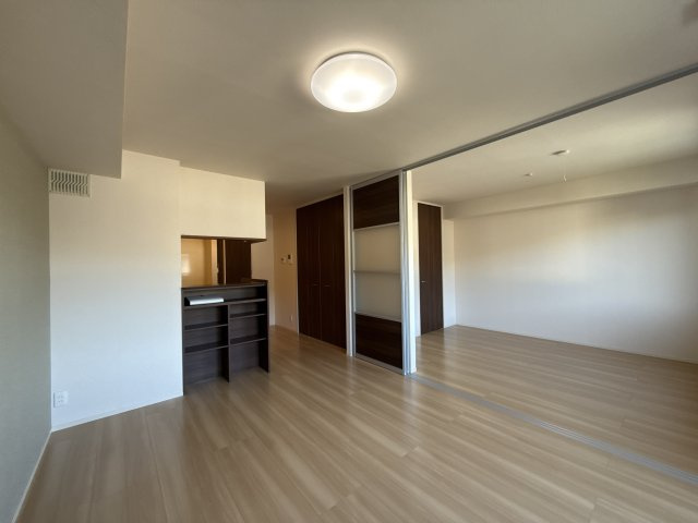 ローヤルヴィラ勝原の居間・リビング