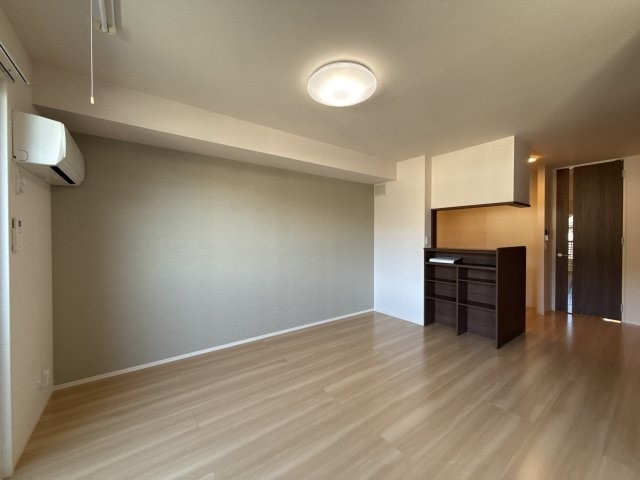 ローヤルヴィラ勝原の居間・リビング