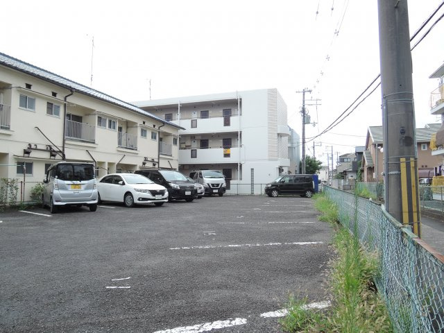 ハイツ舟木の駐車場