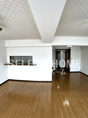 【居間・リビング】 | シャトー岡崎Ⅱ番館 | こちらの居間で趣味の時間をお楽しみください