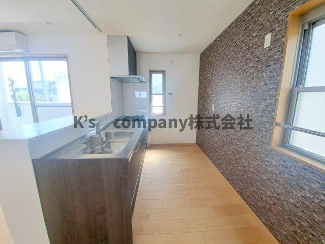 茅ヶ崎市美住町　中古戸建のキッチン|キッチンスペース◇カウンターキッチンでリビングにいるご家族を感じながらお料理ができます◇