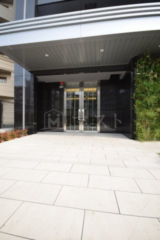 エスリード梅田グレイスのエントランス