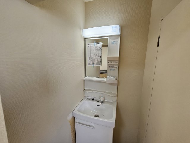 大石東町6丁目貸家の洗面所