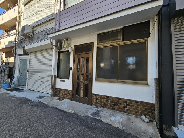 大石東町6丁目貸家のエントランス