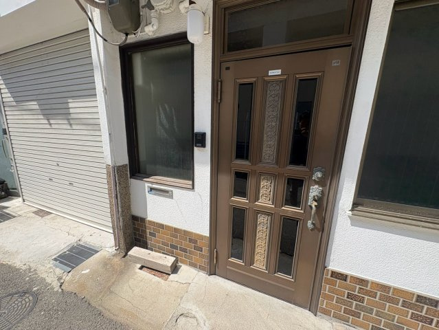 大石東町6丁目貸家のエントランス