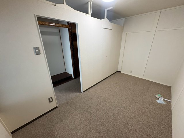大石東町6丁目貸家の居間・リビング