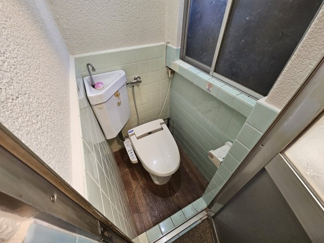 大石東町6丁目貸家のトイレ