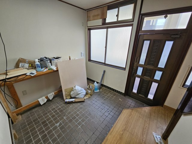 大石東町6丁目貸家の玄関
