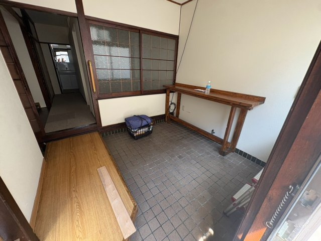 大石東町6丁目貸家の玄関