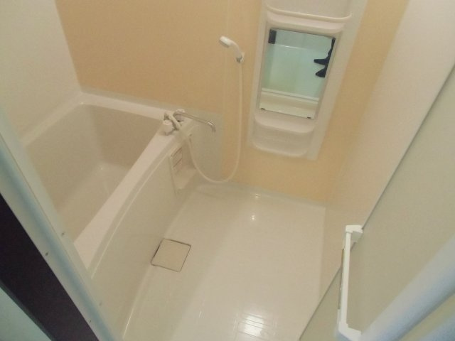 第５アトムステーションビルの浴室|広い浴槽です。