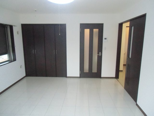 第５アトムステーションビルの居間・リビング|使いやすい洋室です。