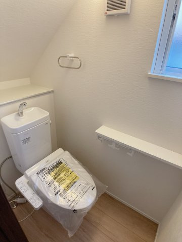 半田市苗代町2丁目戸建のトイレ
