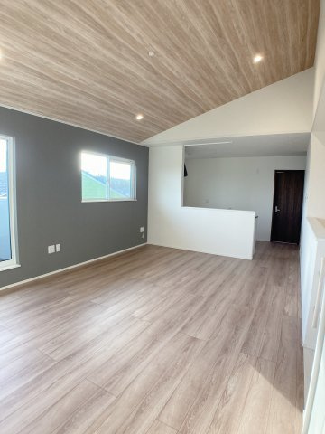 半田市苗代町2丁目戸建の居間・リビング