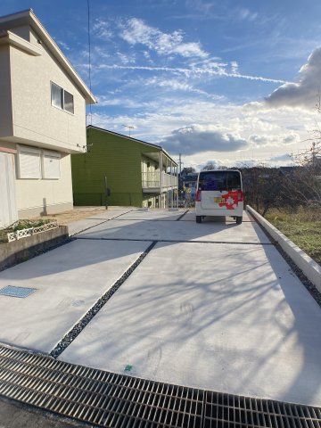 半田市苗代町2丁目戸建の駐車場
