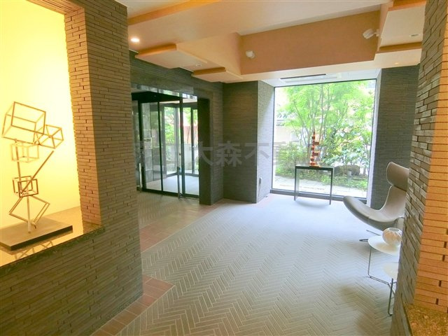 パークアクシス蒲田ステーションゲートのエントランス|エントランス　防犯カメラTVモニター付オートロック宅配BOXメールBOX管理人室！！