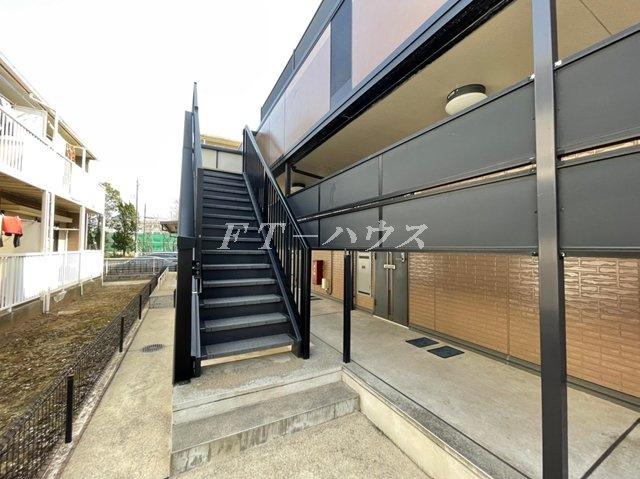 千葉市花見川区幕張本郷５丁目のアパートのバルコニー