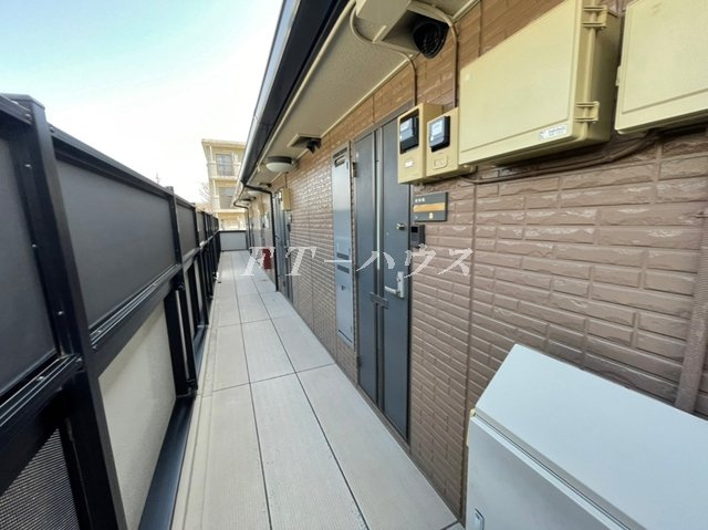 千葉市花見川区幕張本郷５丁目のアパートのバルコニー