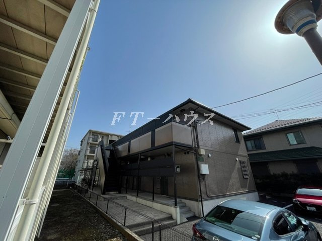 千葉市花見川区幕張本郷５丁目のアパートの外観