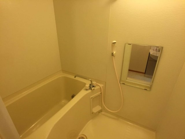 千葉市花見川区幕張本郷５丁目のアパートの浴室|浴室