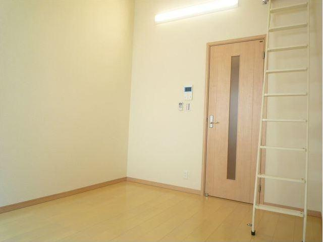 ルシェリア新丸子の居間・リビング