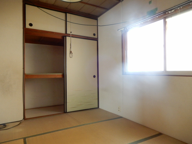 本間借家の寝室