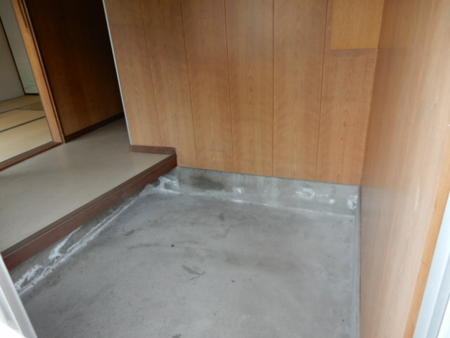 本間借家の玄関