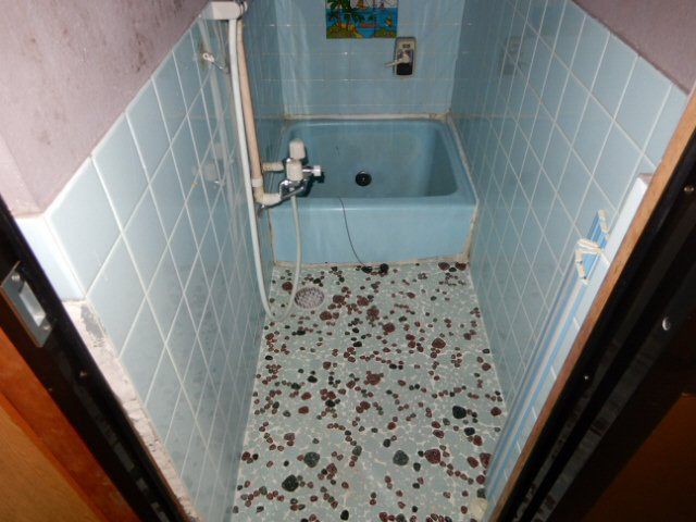 本間借家の浴室